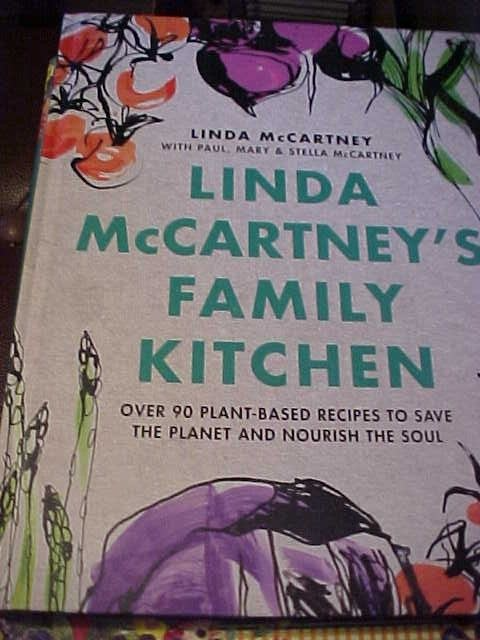 Linda McCartney's Family Kitchen: 90+ Plant-Based Recipes to Save Earth & Nourish Your Soul – Hardcover