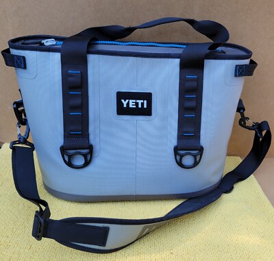 Yeti Hopper 20 Fog Gray Black Cooler Bag w/ Strap Soft Side Great Condition 