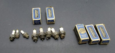 Lot of Vintage Champion V,V-1 ,V-2, & V-3 Miniature Spark Plugs Model Gas Engine