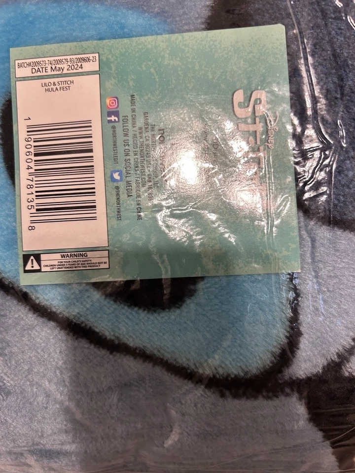 DISNEY STITCH TWIN RASCHEL BLANKET LILO STAR STICHT 60IN X 80IN  100% POLYESTER - Image 4 of 4