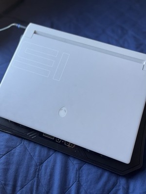 Alienware x15 R2 i7-12700H 16GB 1TB SSD RTX 3070 Ti 15.6'' Win11 White