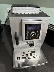 Kaffeevollautomat DeLonghi ECAM23 450S,  Funktionsfähig