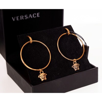 VERSACE ゴールド ロゴピアス 玲凪 VERSACE ゴールド ロゴピアス 玲凪様専用