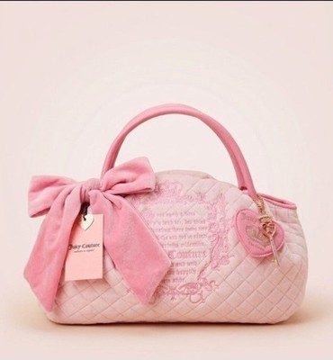 Juicy Coutureピンク色のベロア製バレルバッグらしい Juicy Couture FairyTale Bowler Satchel Bag Quilted Velour