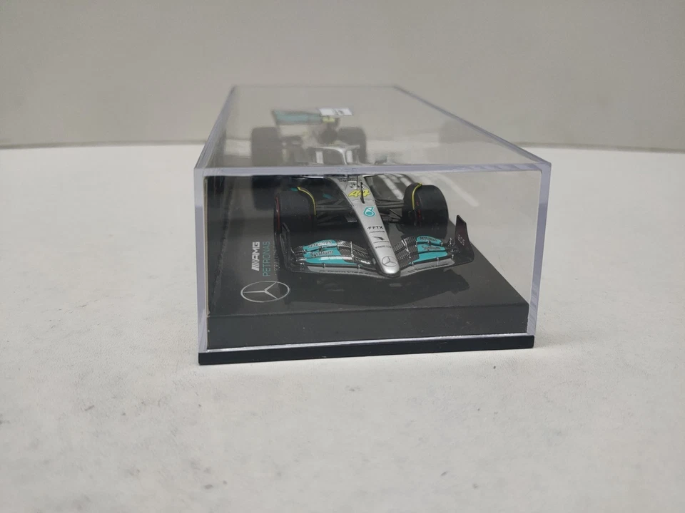 Mercedes W13 Hamilton Bahrain GP 2022 1/43 Minichamps - Photo 3/4