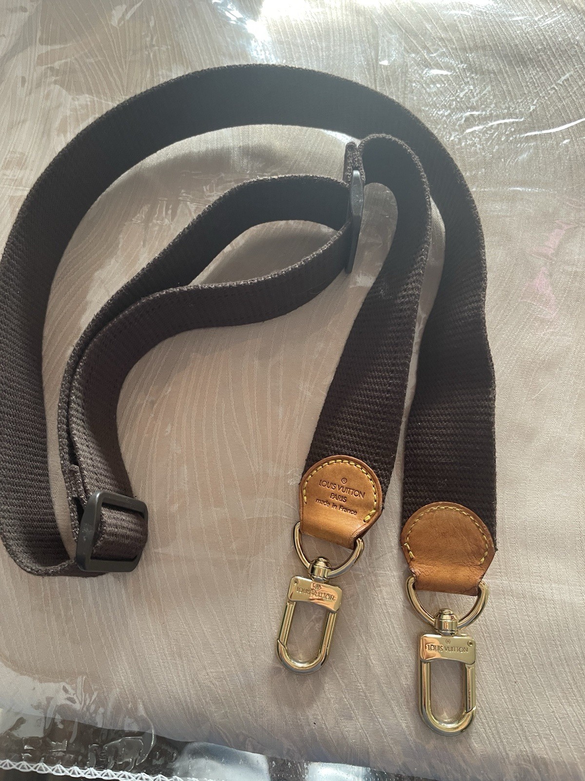 Authentic Louis Vuitton  Adjustable Crossbody/sho… - image 1