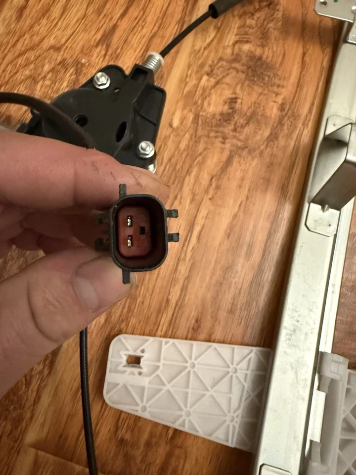 Front Right Power Window Regulator & Motor J462907 for 2000-2004 Jeep Cherokee - Image 2 of 4