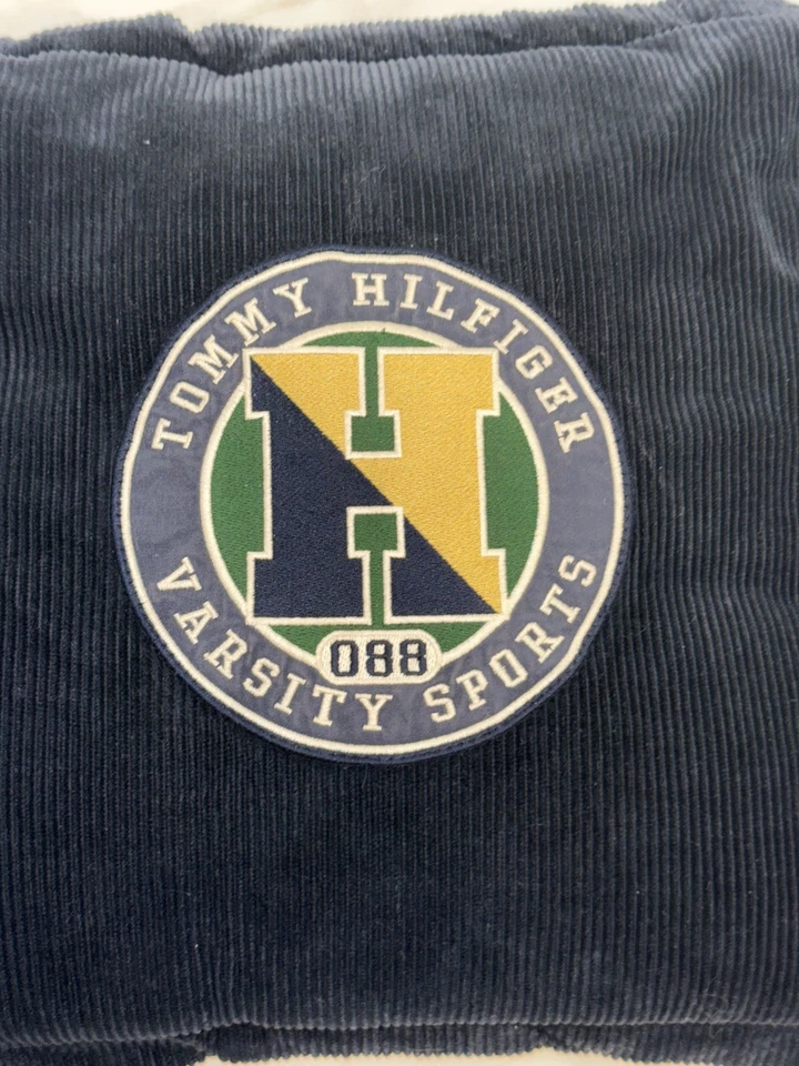 Almohada decorativa vintage años 90 Tommy Hilfiger bordada azul marino 16x16 Foto 2 de 4