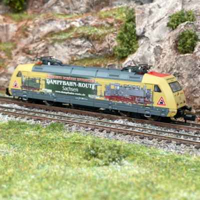Minitrix locomotive a vapeur BR 89 005 ref: 2043 avec boite