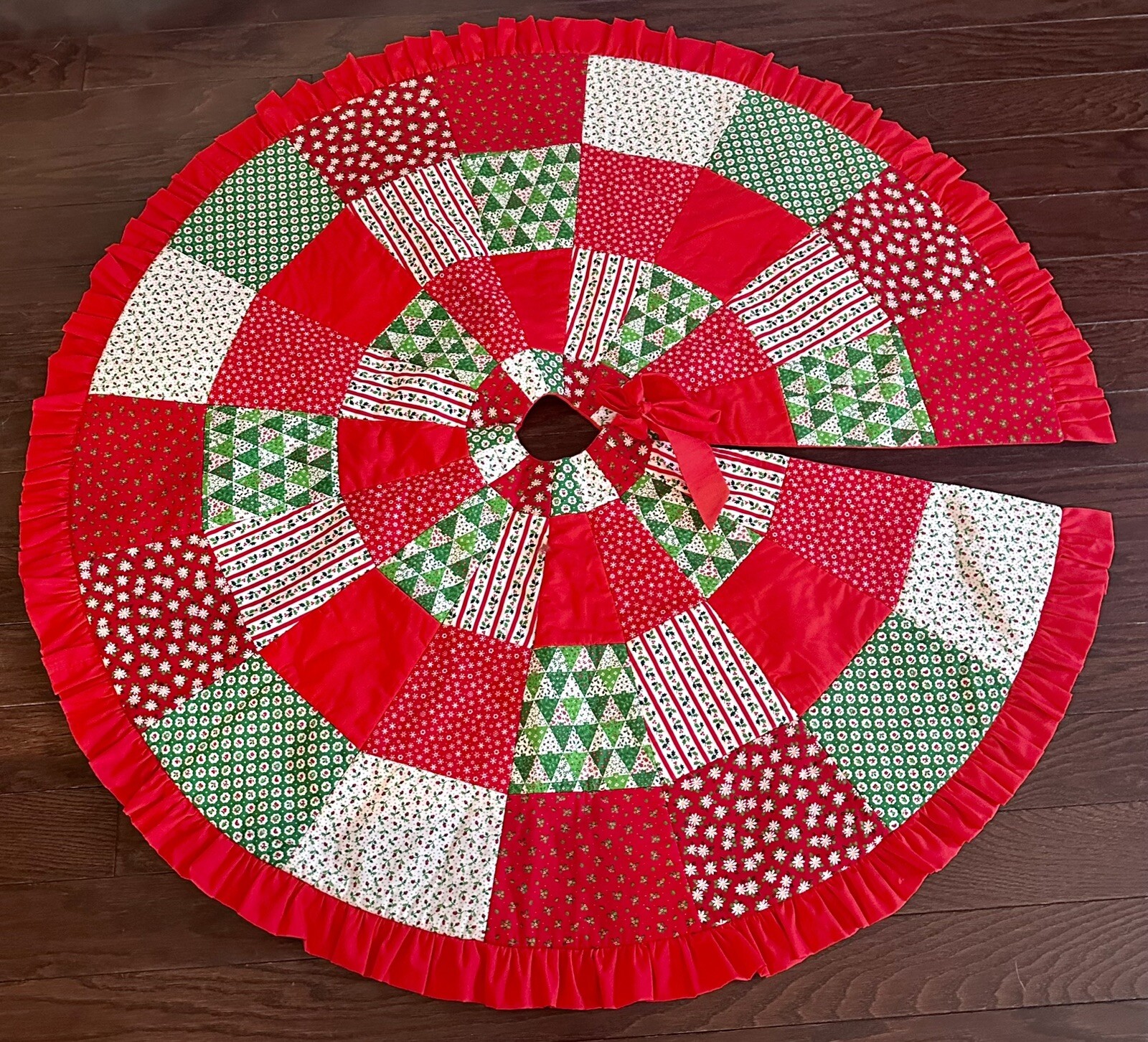 Vintage Handmade Patchwork Christmas Holiday Prints Tree Skirt Ruffled Edge 46”