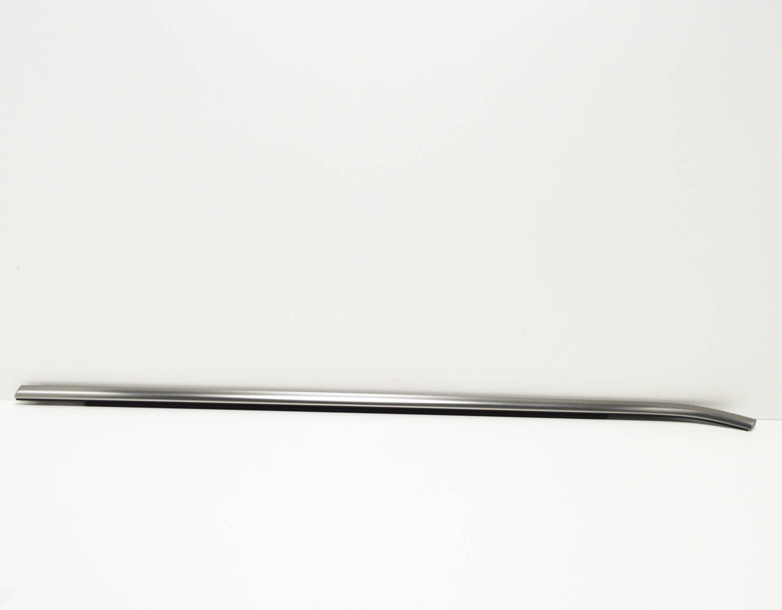 NEW BMW X6 F16 FRONT LEFT DOOR EXTERIOR CHANNEL COVER 51337377899  