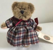 Russ Vintage Collection Lindsey Bear 44704 Handmade Retired 6.5  Tall - w/stand