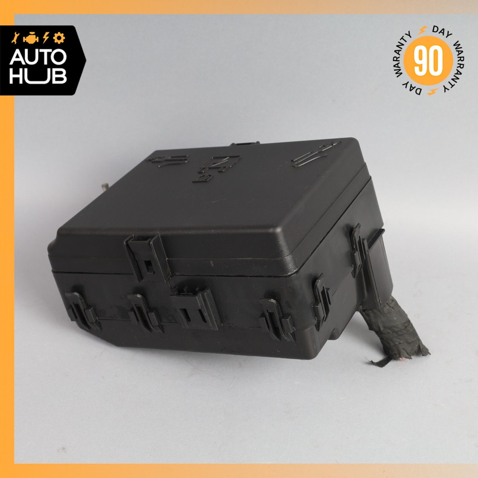 17-20 Maserati Levante S M161 3.0L Front Under Hood Fuse Box 670035173 OEM 26k