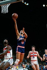 Butch Beard New York Knicks lays the ball up over Truck Robinson W- Old Photo