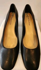 Bella Vita Quilla pump in black leather, NWOB, Dress Pump Size 12