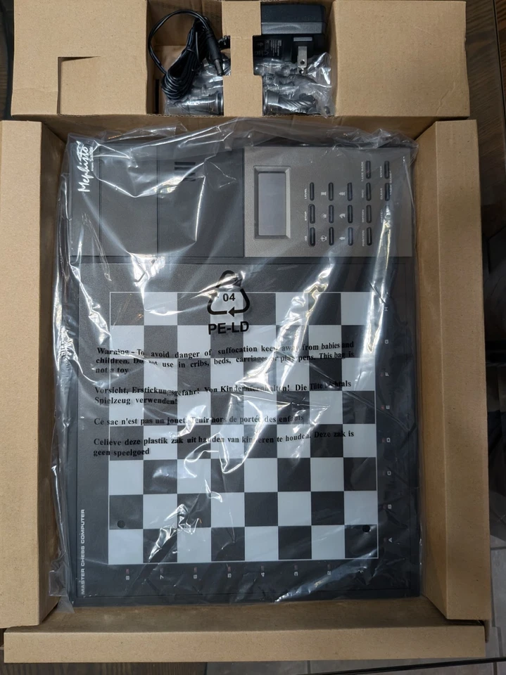 COMPUTADORA ELECTRÓNICA DE AJEDREZ SAITEK MEPHISTO MASTER MODELO CT07U R21-CT07U Foto 2 de 4