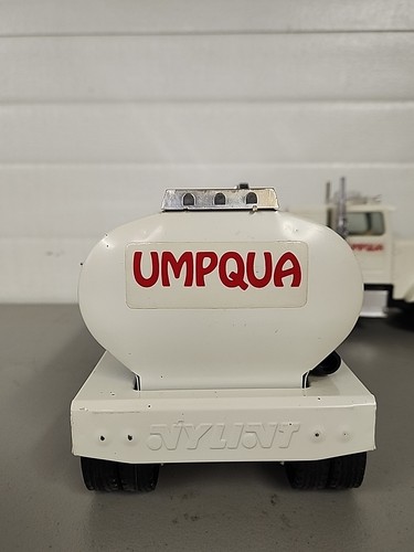 Vintage Nylint Umpqua Dairy Products 25" Semi Tractor Trailer Toy Truck - Picture 5 of 8