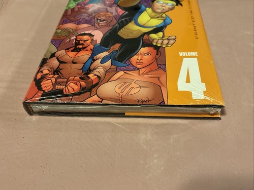 Invincible: the Ultimate Collection HC #4 Image Comics Issues 36-47 Kirkman - Picture 6 of 6