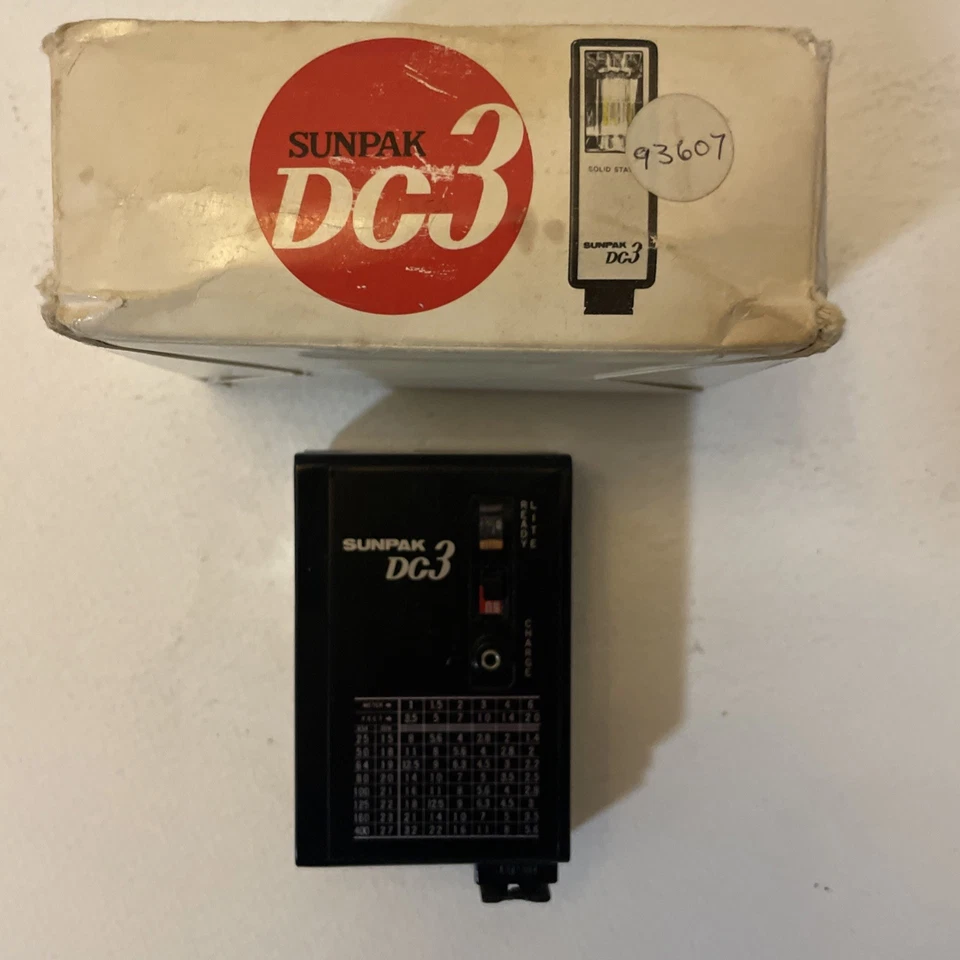 Camera flash. Sunpak DC3 Shoes Mount Flash In Original Box. Vintage - Image 4 of 4