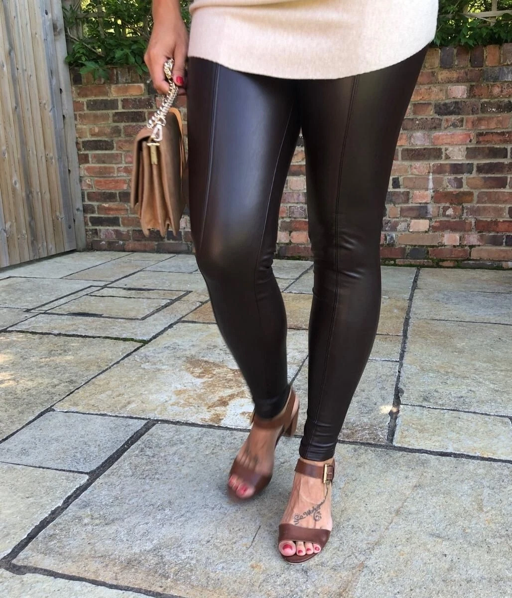 Leggings w/ Pleather Crest