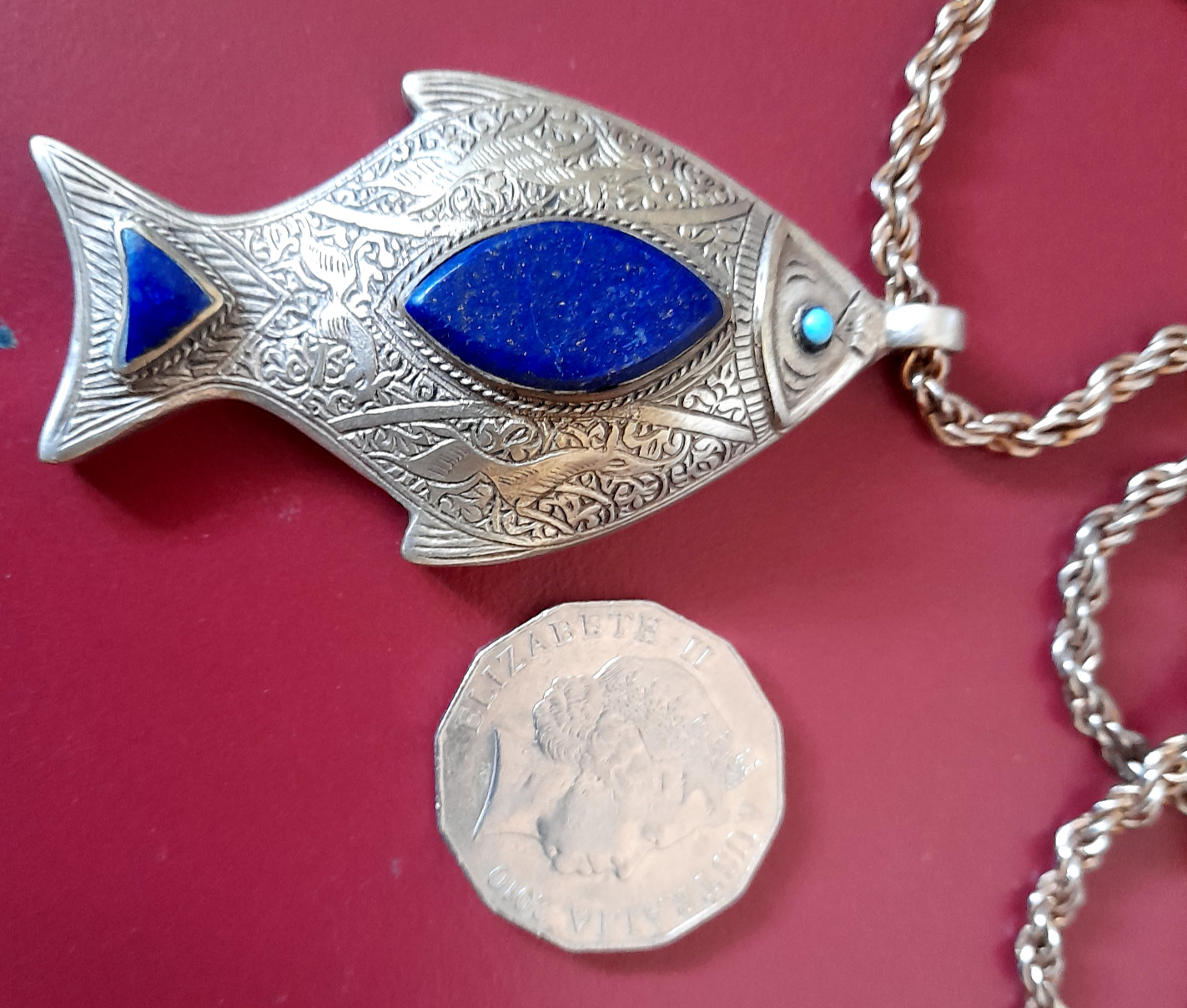 VINTAGE LARGE SOLID STONE SET SILVER TONE FISH PE… - image 4