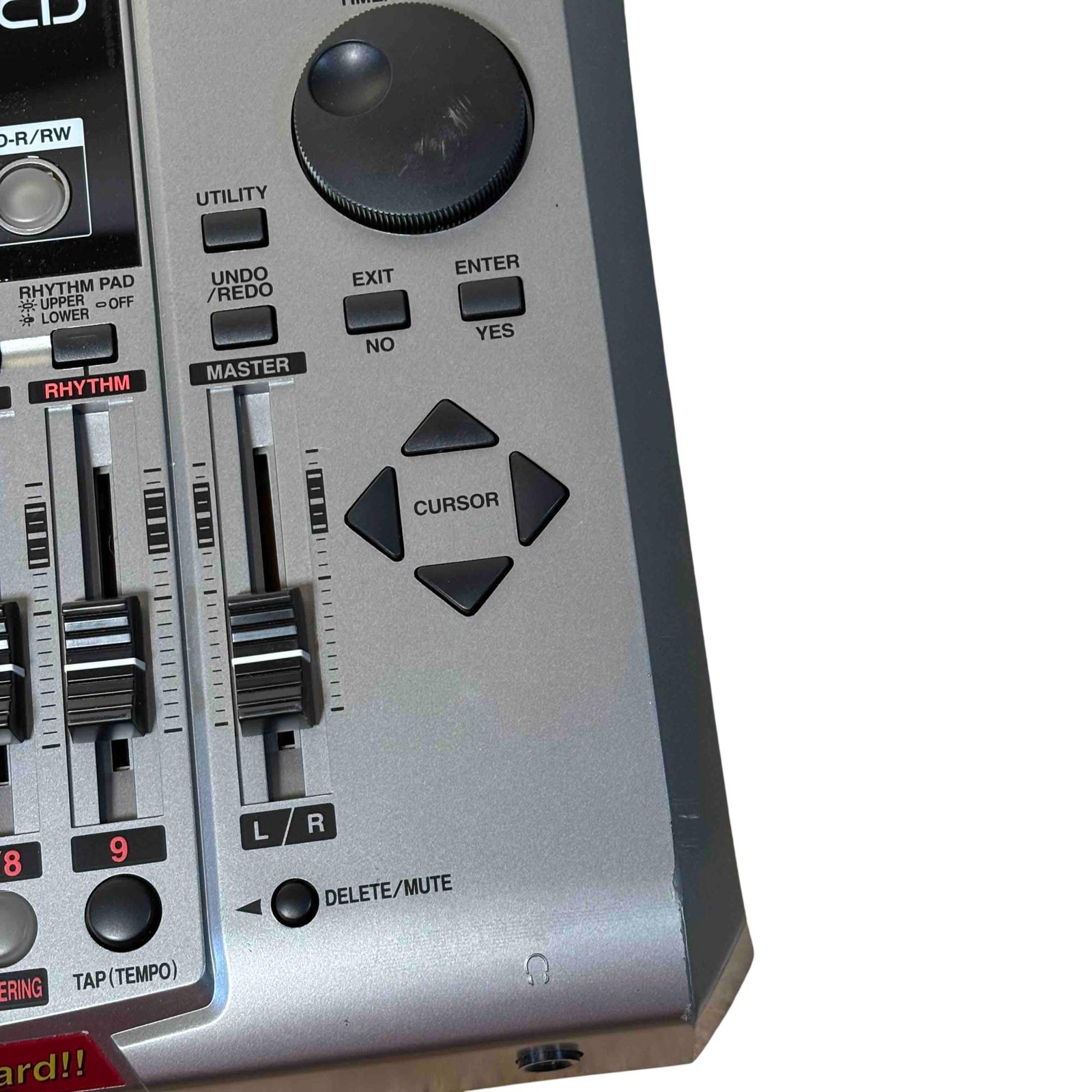 BOSS Audio BR-900CD 8 Physical Tracks/64 Total V-Tracks Digital Recording Studio