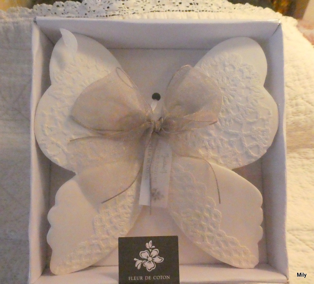Décor parfumé Grand Papillon Mathilde M en plâtre artisanal Fleur de Coton
