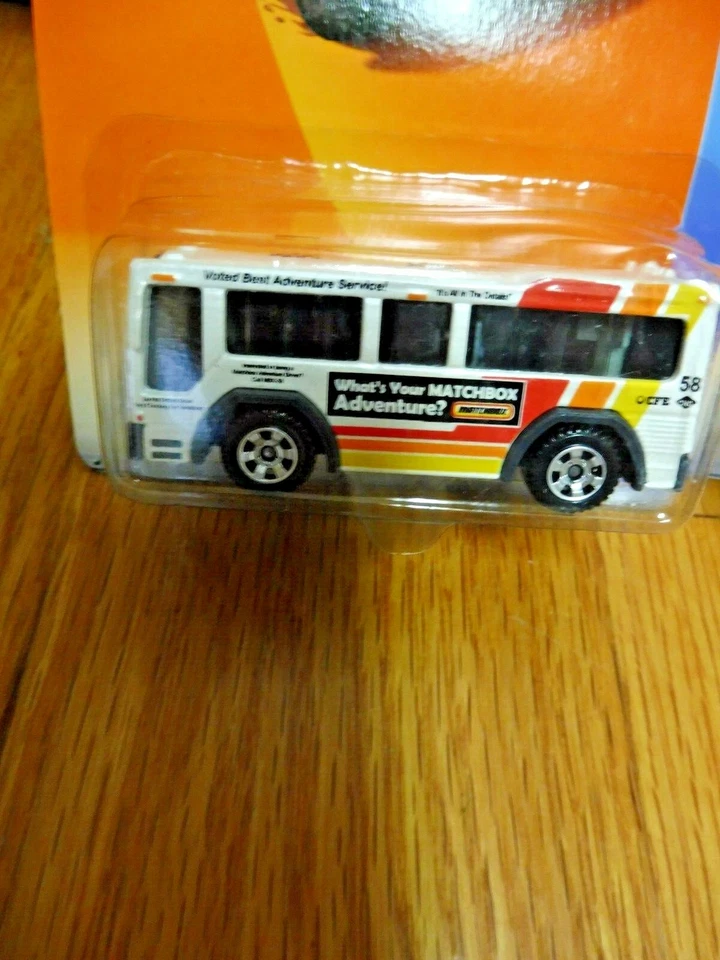  LOTE DE 3 VEHÍCULOS MATCHBOX NUEVOS EN PAQUETES (2 COCHES SHELBY COBRA Y 1 AUTOBÚS URBANO) Foto 2 de 4