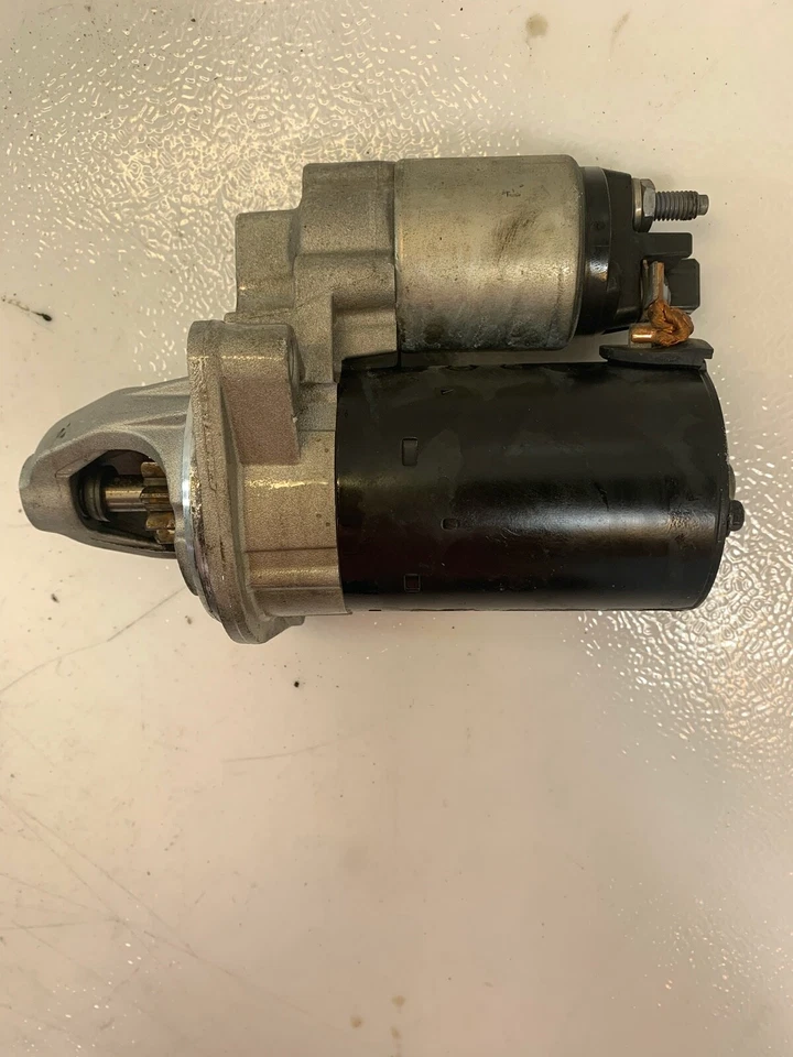 04-10 Conjunto de motor de arranque BMW 535i Bosch OEM 7521116 Foto 4 de 4