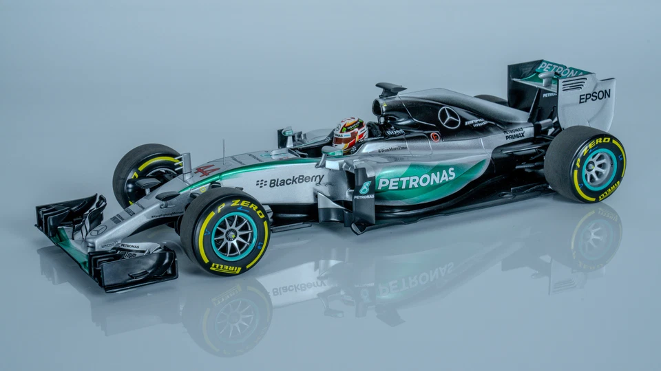 Minichamps - Mercedes-AMG Petronas F1 W06 1:18 - #44 Lewis Hamilton - 2015 Wo... Foto 2 de 4