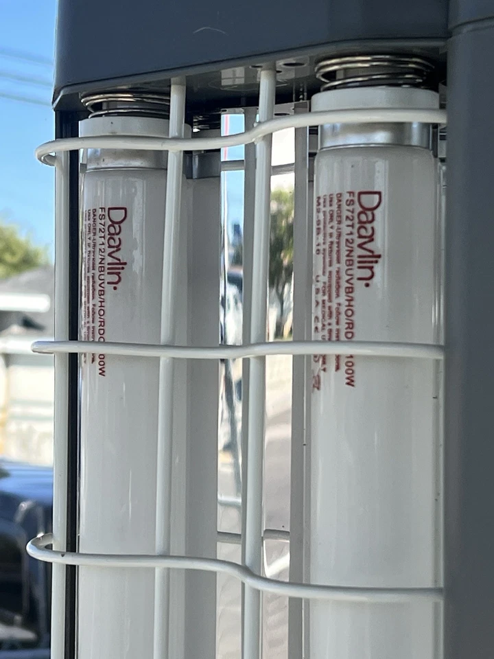 Lámpara de Fototerapia DAAVLIN 7 Ser CT 311-4 Usada Excelente Estado de Funcionamiento Foto 3 de 4