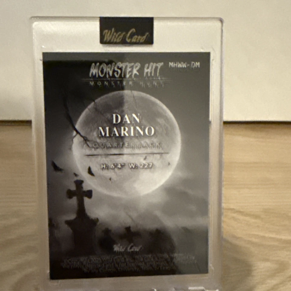 Wild Card Haunted Hits 2025 Dan Marino Monster Hit 1/1 hombre lobo Foto 2 de 4