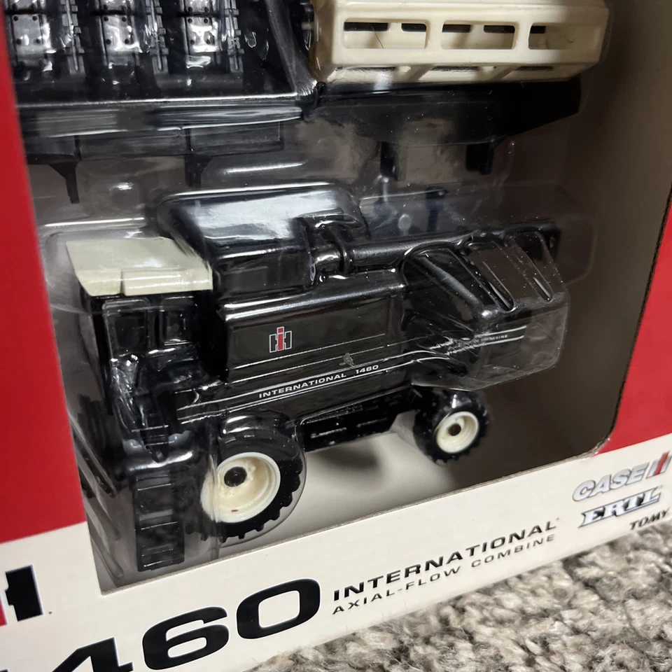 2025 ERTL 1:64 International Harvester Axial Flow 1460 Combine BLACK CHASE NEW!! - Image 3 of 4