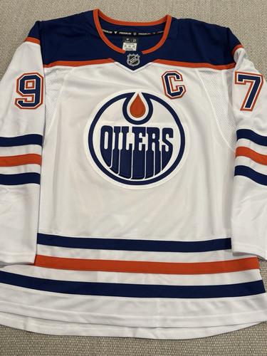 BECKETT LOA CONNOR MCDAVID Signed Autographed Edmonton Oilers Hockey Jersey - Picture 4 of 4