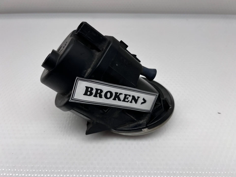 2002 2003 2004 Audi A6 Front Right Side Fog Light Unit Broken 246 556 00-RE OEM - Image 4 of 4
