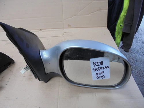 KIA SEDONA 2000 OFFSIDE DRIVER SIDE ELECTRIC DOOR / WING MIRROR WHEAT SILVER C3 