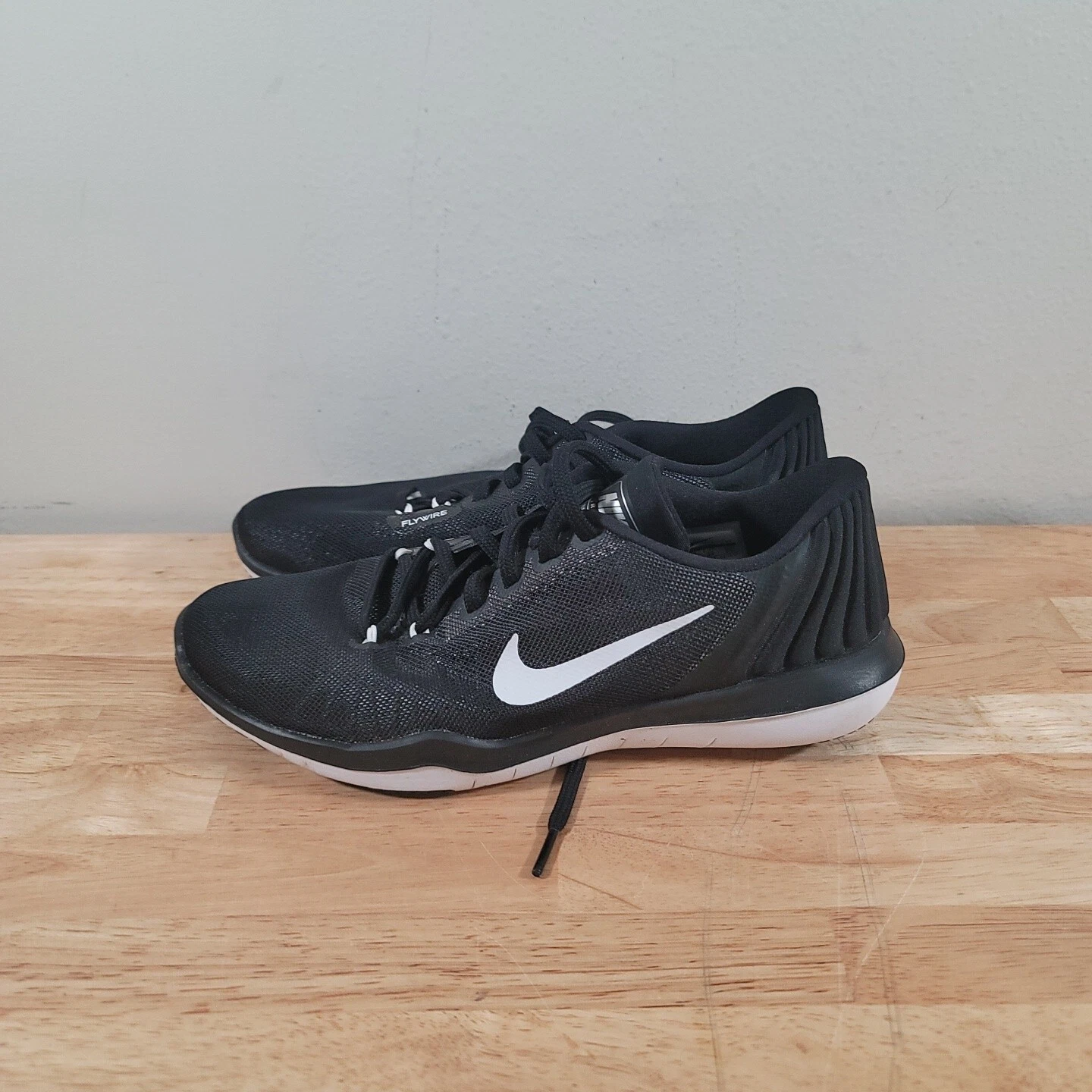 Baskets de sport noires Nike Flex Supreme TR 5 pour femme Taille 8.