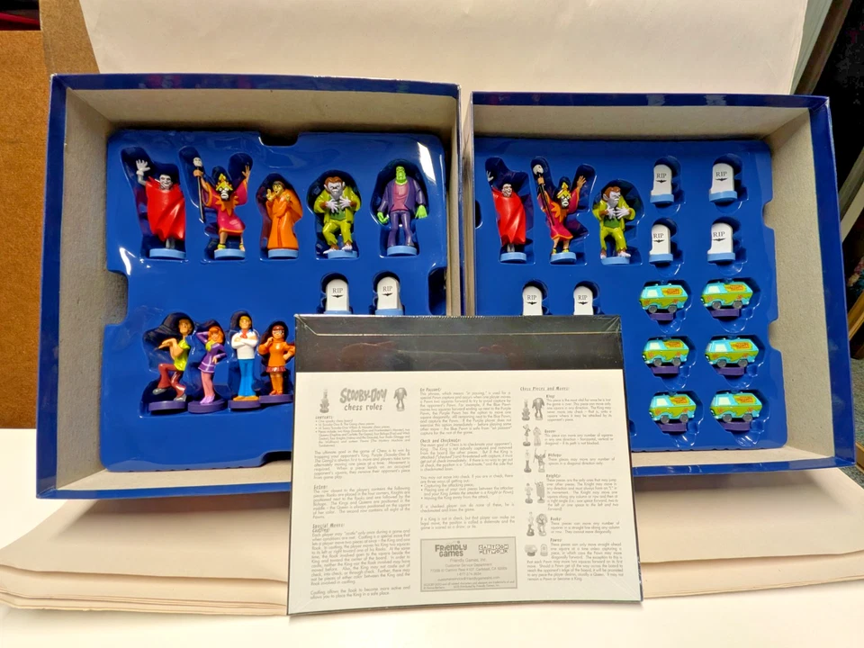Immaculate Scooby-Doo Chess Game Set COMPLETE Unused Has Sealed Board Box Wear - Image 3 of 4