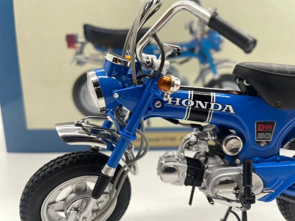Ebbro 1:10 Scale DieCast Model Dax Honda ST50 1969 Motorcycle Blue New in Box - Image 4 of 4