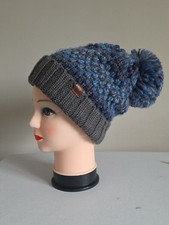 ROOTS chunky knit pom-pom beanie with a grey ribbed cuff sz OS