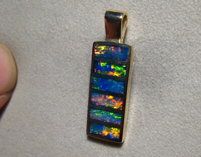 Mehrfarbiger 100 % natürlicher Opal Anhänger - massiv 14 k Gelbgold
