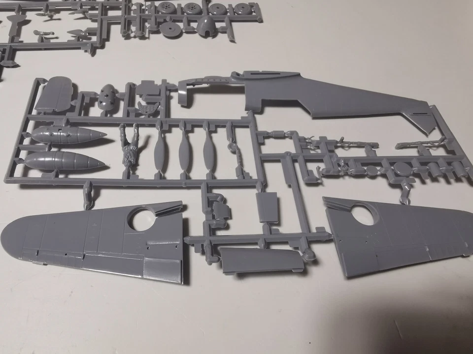 Airfix Messerschmitt Bf 109F 04101-4 1:48 as per photos , checked - Immagine 4 di 4