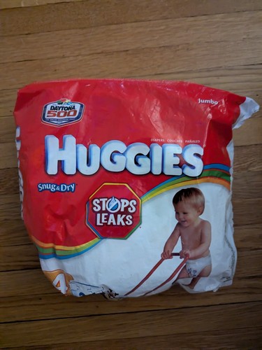 Huggies Snug And Dry Diapers Size 4 VTG 22-37 Lbs Mickey 31 Count 2004 Movie Set
