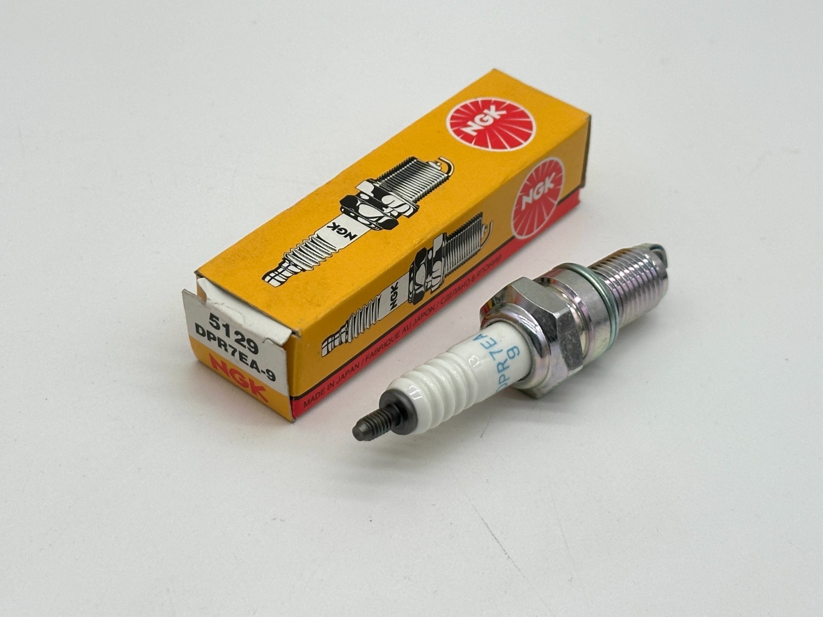 NGK 5129 DPR7EA-9 Spark Plug NOS