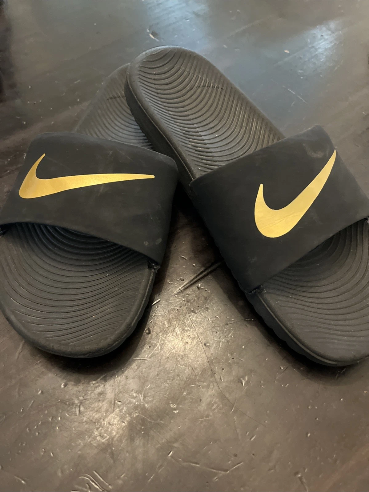 Scarpe Nike Kawa giovani bambini nero oro 5 anni slip on casual comode slide sandali