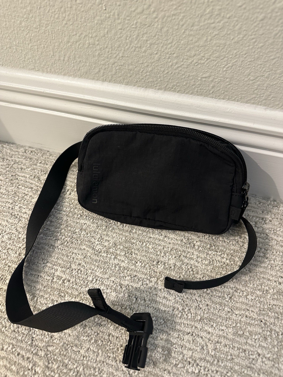 Lulmon Adjustable Crossbody Bag in Black-image