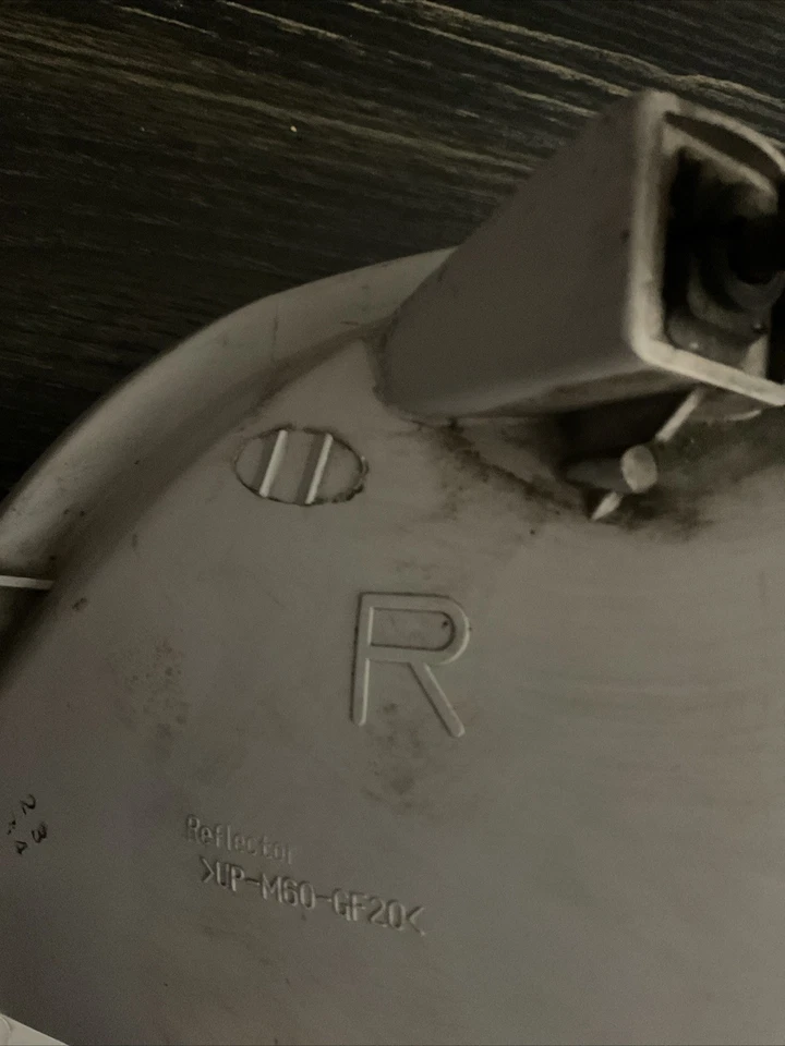 OEM 1998 1999 2000 Toyota Sienna Right Passenger RH Side Headlight P2136 DW - Image 4 of 4