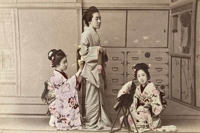 Japan, Young Women in Traditional Costumes, Japanese Salon, Yokohama, 1895