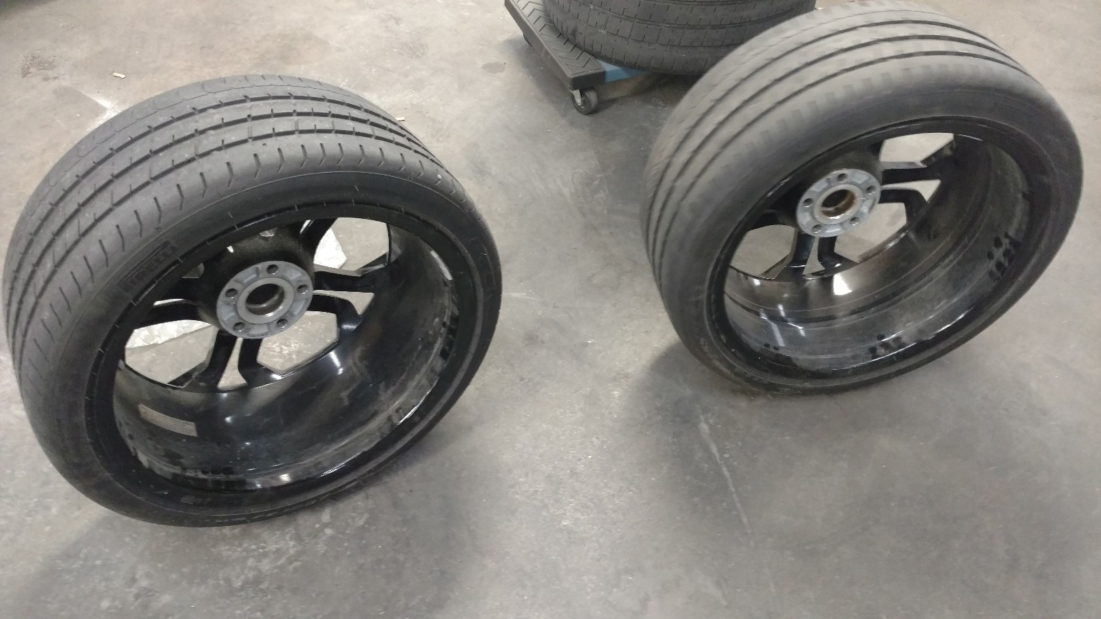 LAMBORGHINI AVENTADOR IPERIONE FRONT RIM TIRE OEM BLACK 