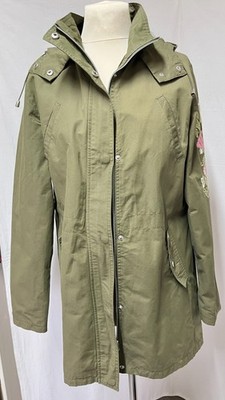 26   Janina  Damen Regen-Mantel Gr. 40  Grün Stickerei am Arm